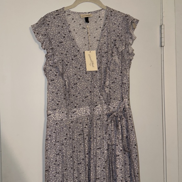 Universal threads dress - Picture 4 of 5